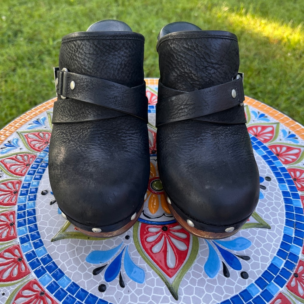 UGG Jolene Women's Size 7 Black Leather Studded Wooden Wedge Clogs 1001315 Retro - Picture 3 of 9